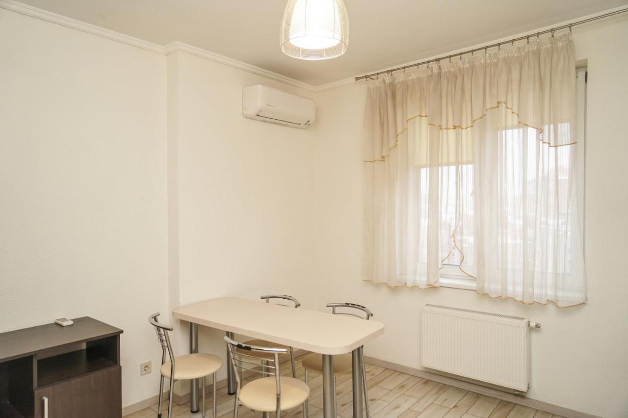 Kyiv Apartment On Chornovola 27 Kültér fotó